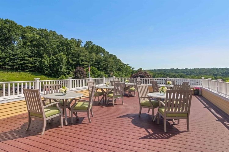 Outdoor deck