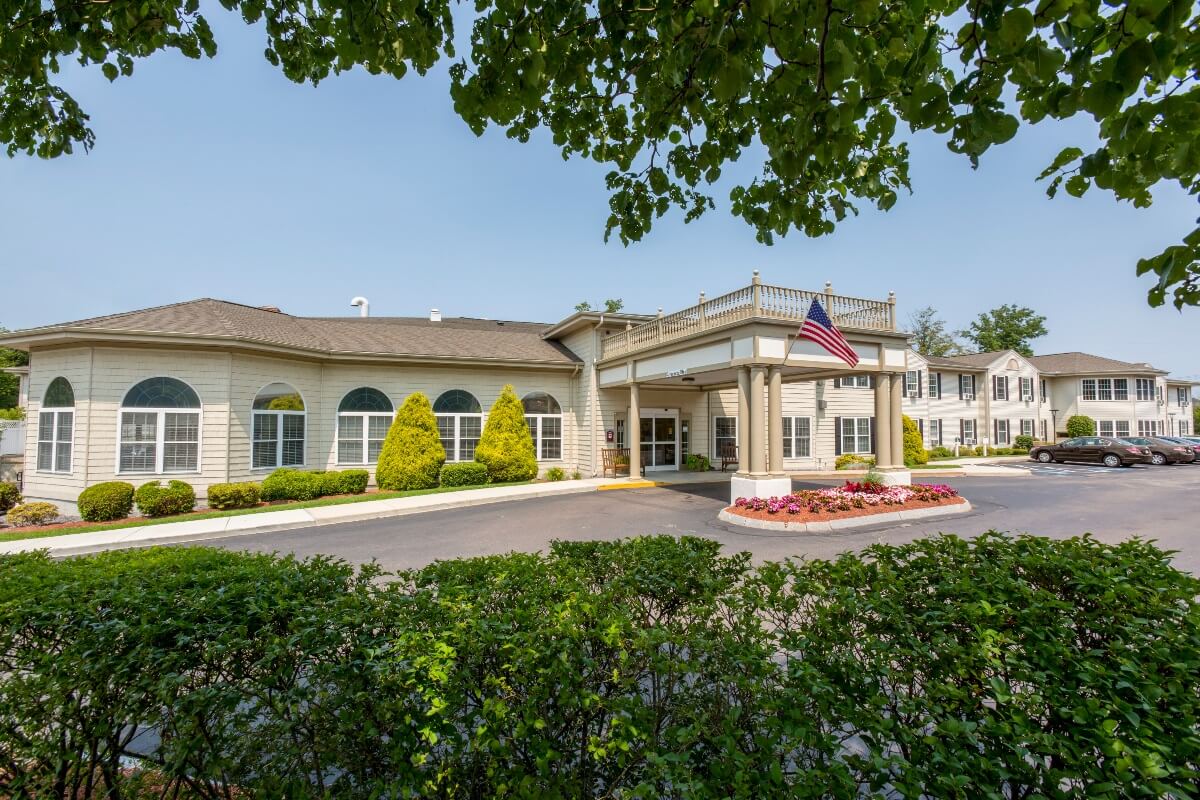 Assisted Living, Memory Care & Respite Care at Benchmark at Waltham Crossings in Waltham, MA