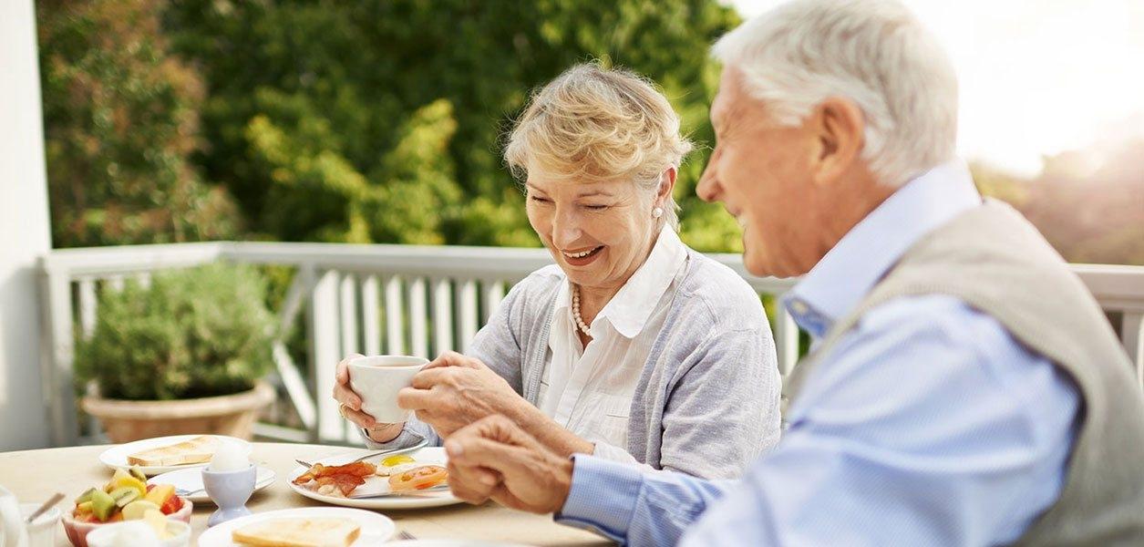 Man and woman eating outdoors