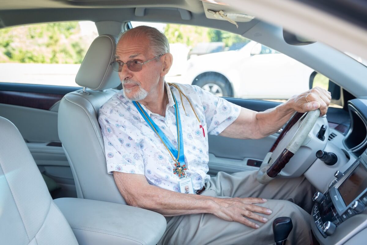 Peter DeLeonardo driving car